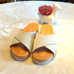 Donna Toscana Made in Italy Suede Clog Sandals NWOT